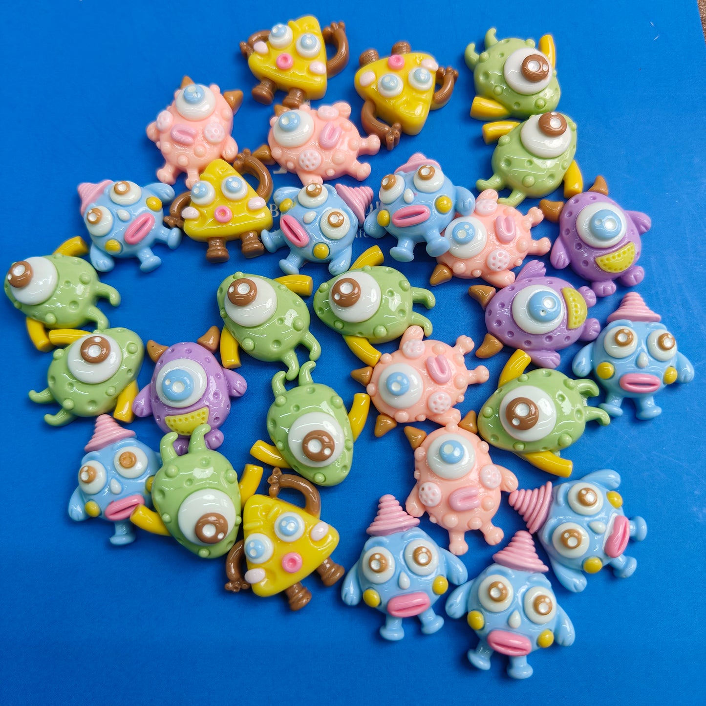 DIY Cream Glue One-Eyed Alien Monster Resin Accessories JC0009SZ