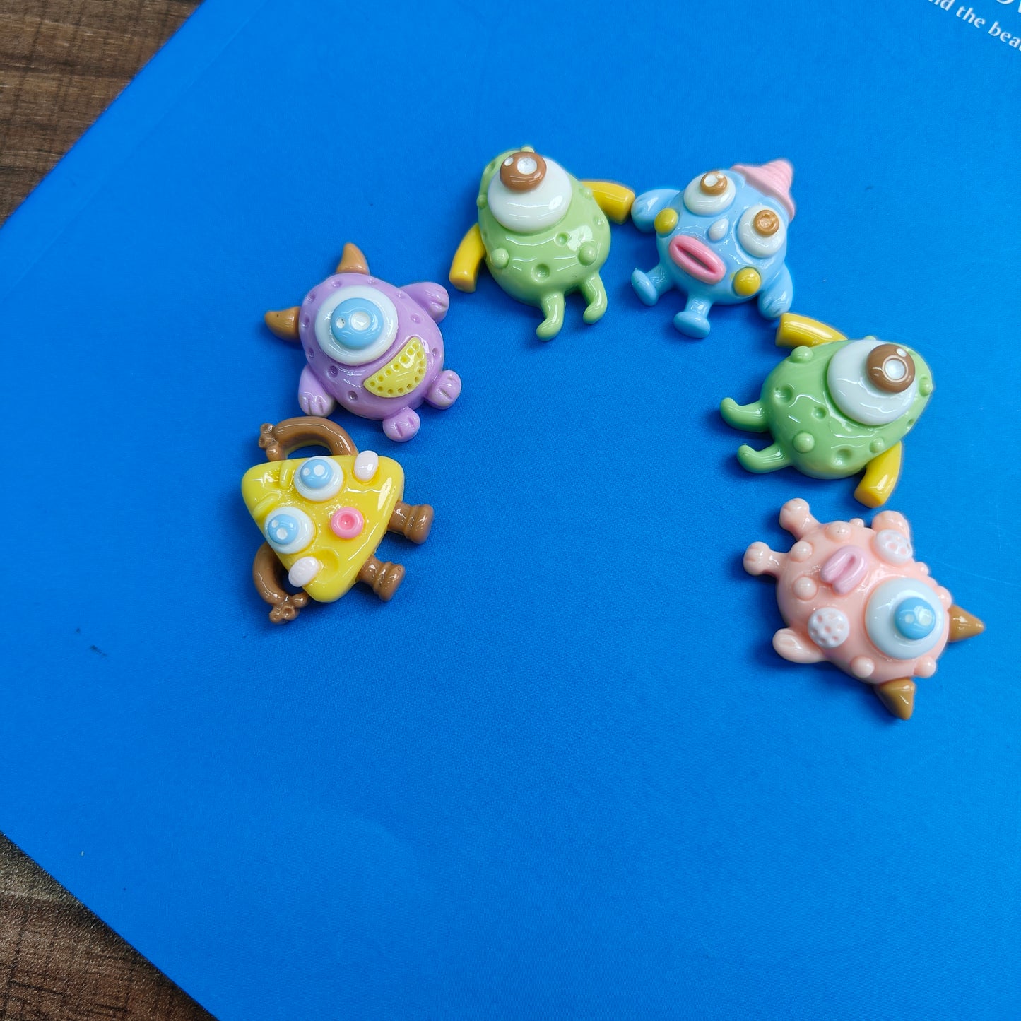 DIY Cream Glue One-Eyed Alien Monster Resin Accessories JC0009SZ