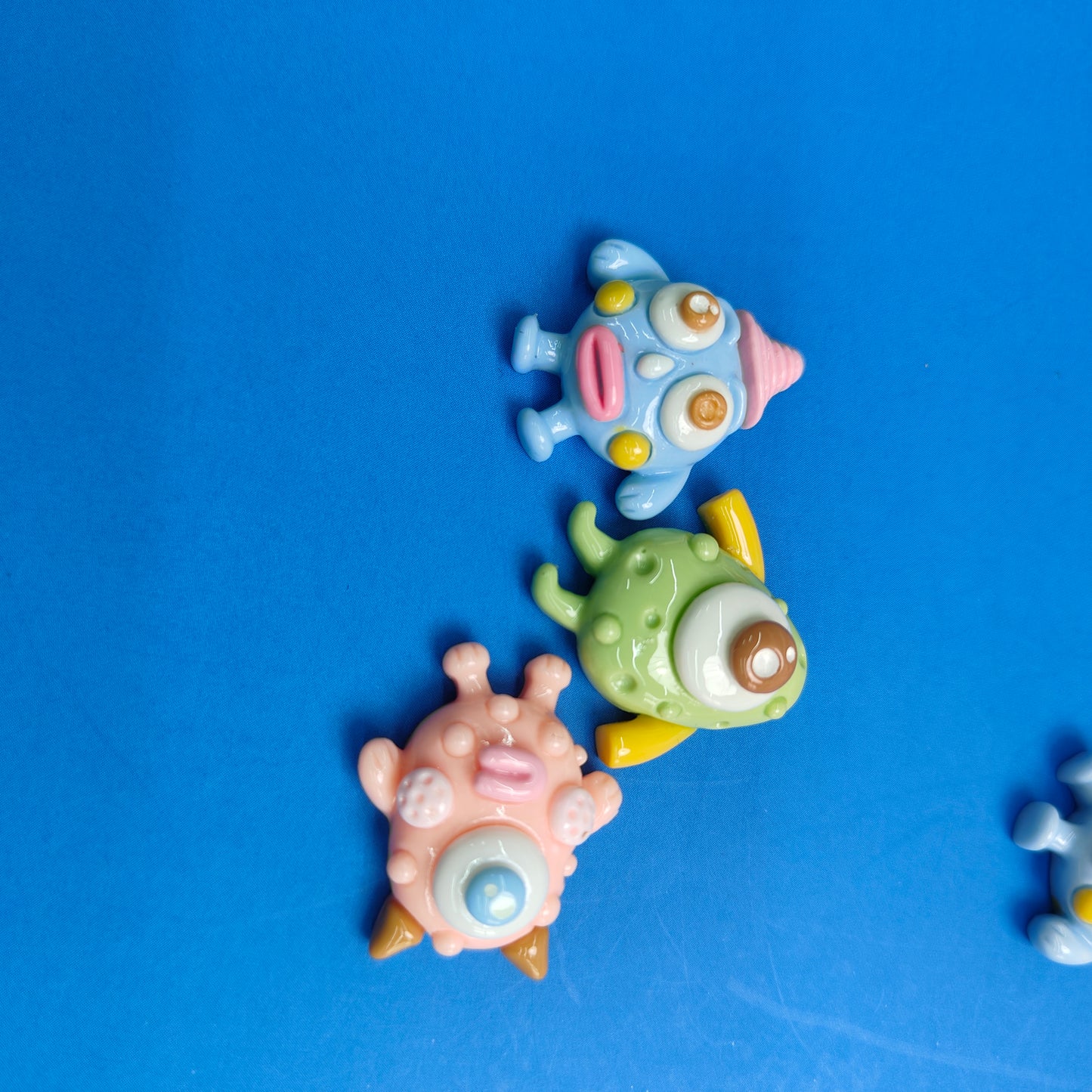 DIY Cream Glue One-Eyed Alien Monster Resin Accessories JC0009SZ