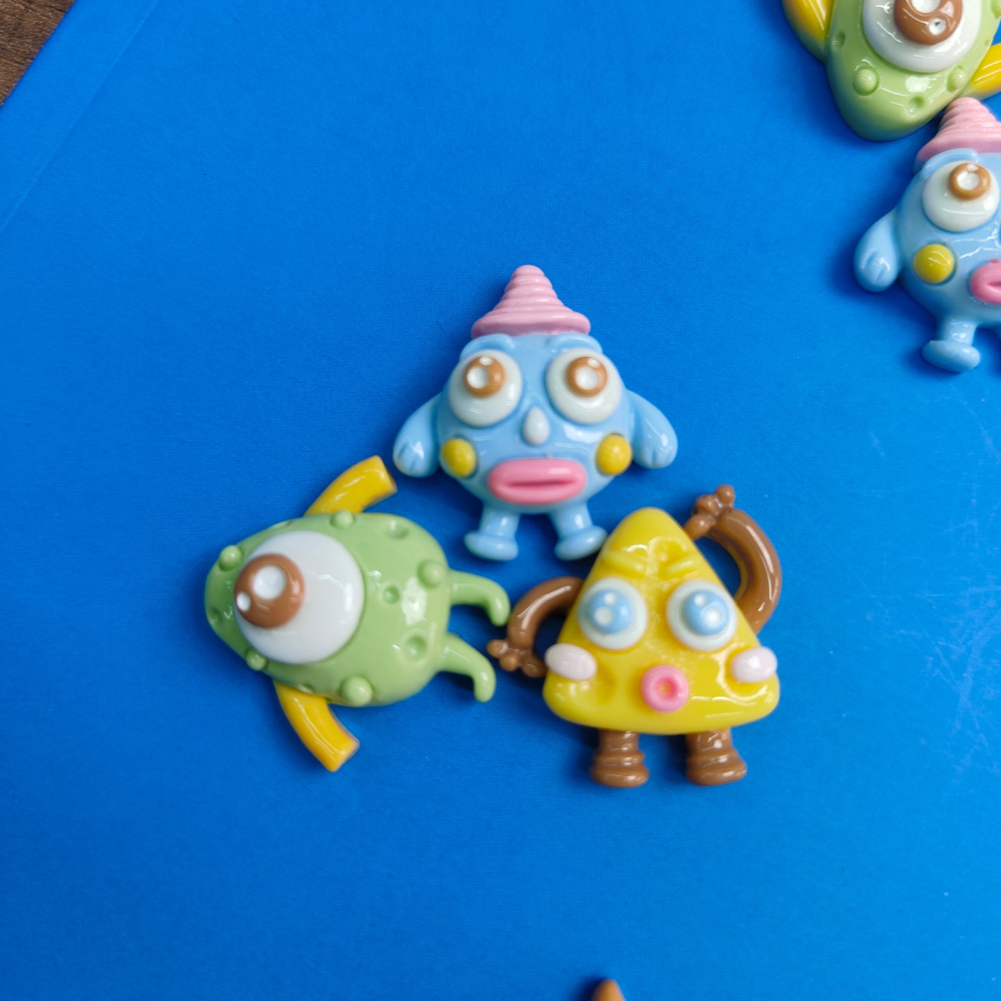 DIY Cream Glue One-Eyed Alien Monster Resin Accessories JC0009SZ