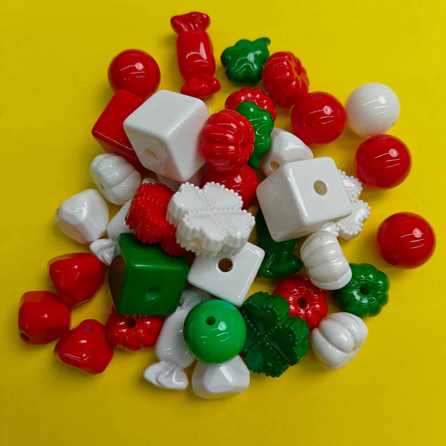 DIY Christmas Series Christmas Gift Mix Candy Four-leaf Clover Pumpkin Square Round Bead Mix Red Green and White Color Mix JC0020ZZ